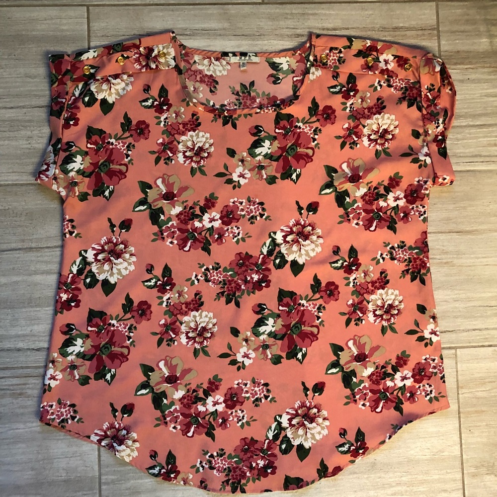 Short sleeve floral blouse